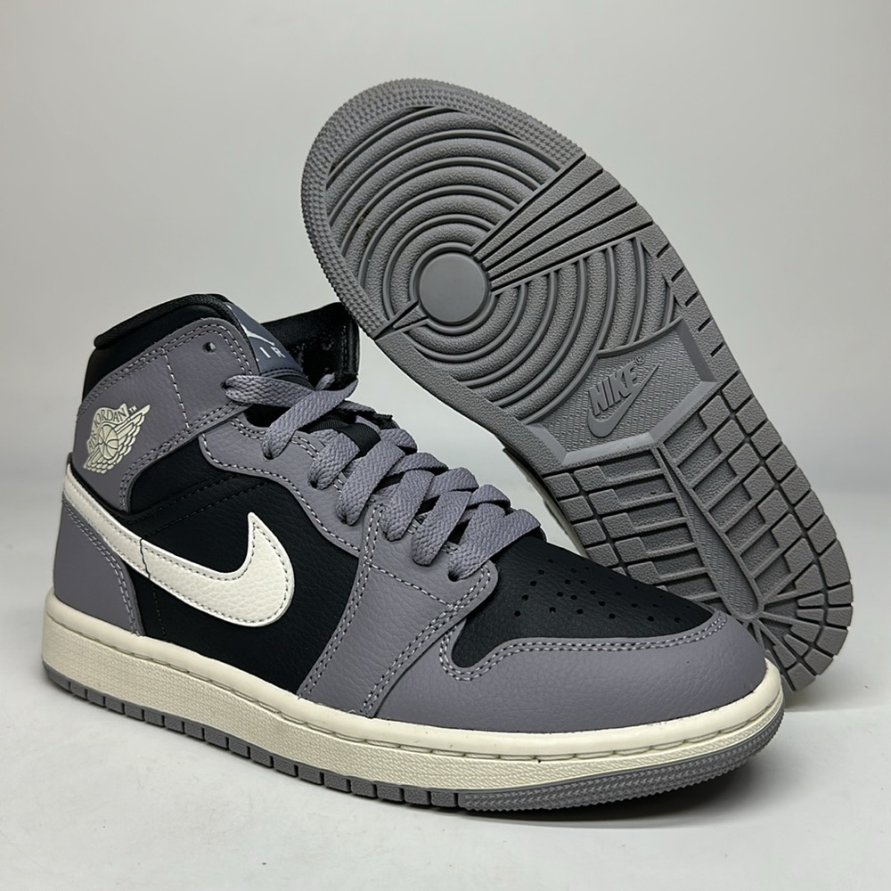 USED Women’s Nike Air Jordan 1 Mid Cement Grey Anthracite Sail BQ6472-022 No Box
